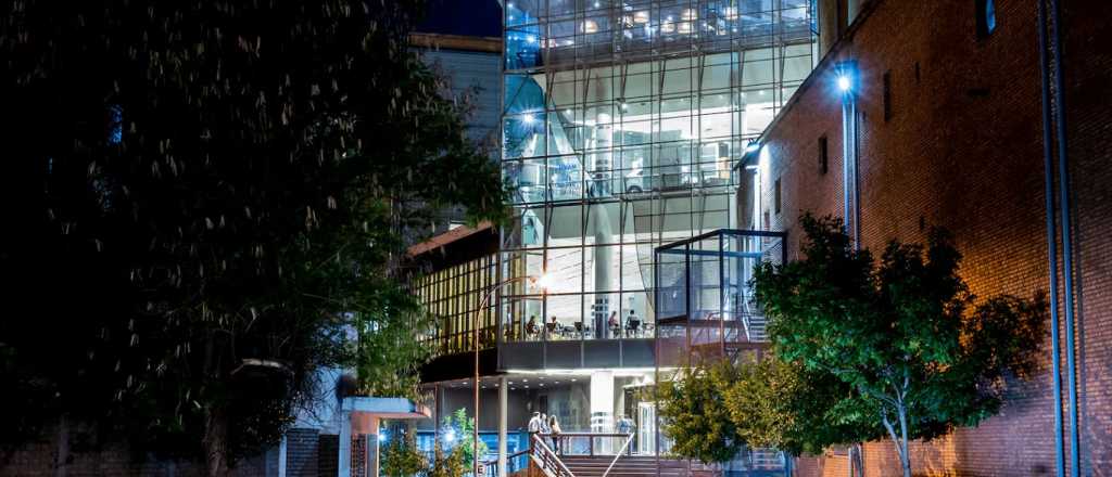 Operativo policial por 30 menores que escup&iacute;an a la gente en un shopping