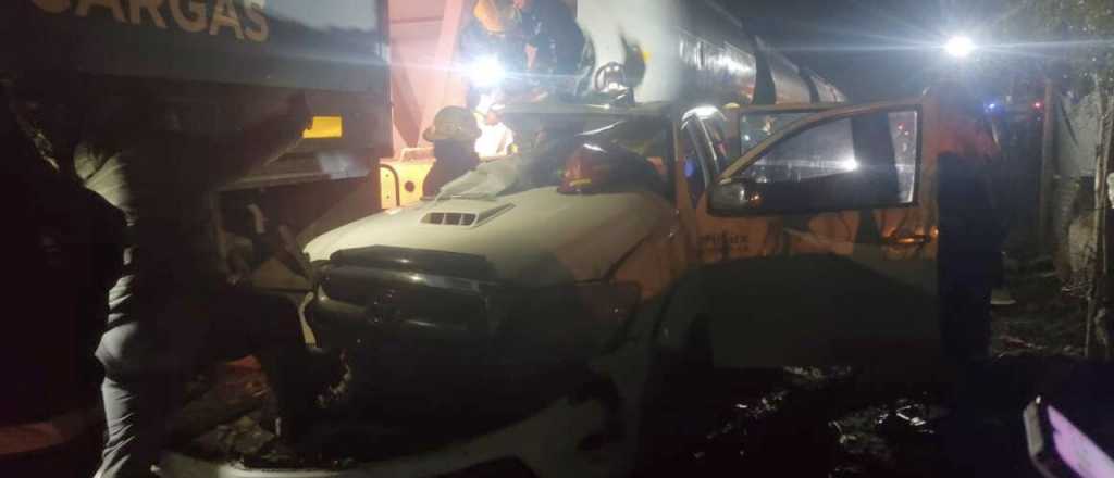 Una camioneta chocó contra la locomotora de un tren en Maipú