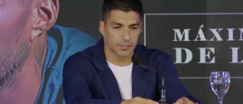 Su&aacute;rez rompi&oacute; en llanto tras anunciar su retiro de Uruguay