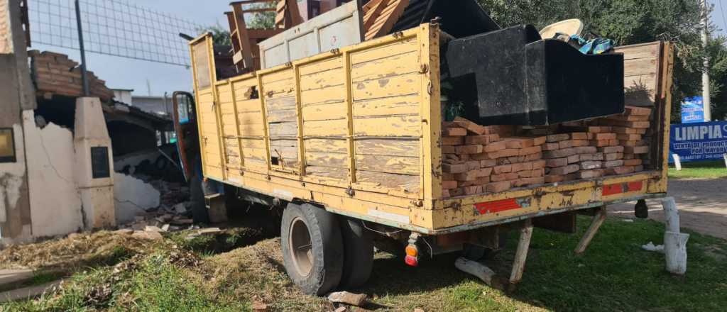 Una mujer se tir&oacute; de un cami&oacute;n sin frenos y muri&oacute; en San Rafael