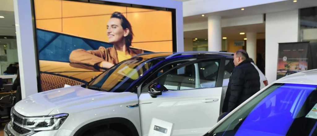 Dos automotrices bajan los precios tras la reducci&oacute;n del Impuesto PAIS