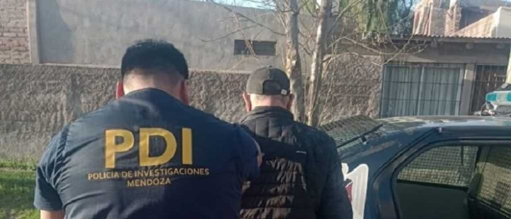 Armas, drogas y cinco detenidos en allanamientos en Gran Mendoza