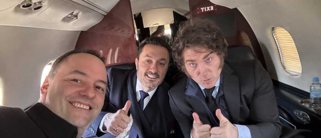 La chicana de Milei, Adorni y Petri para Cristina Kirchner desde el avi&oacute;n