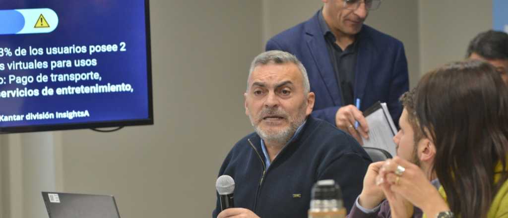 Félix González: "Están sembrando División Palermo"