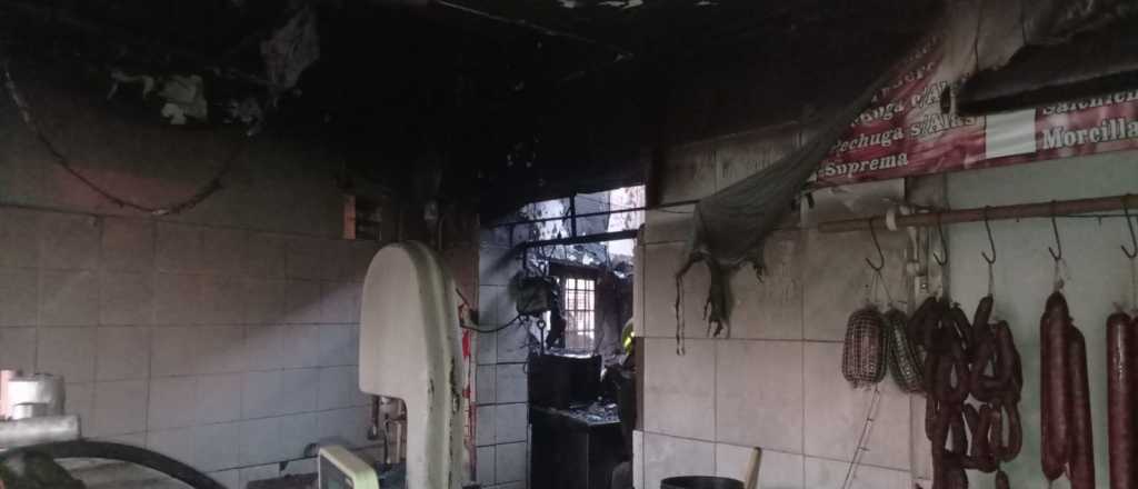 Una carnicer&iacute;a de Guaymall&eacute;n se incendi&oacute; y los da&ntilde;os son totales