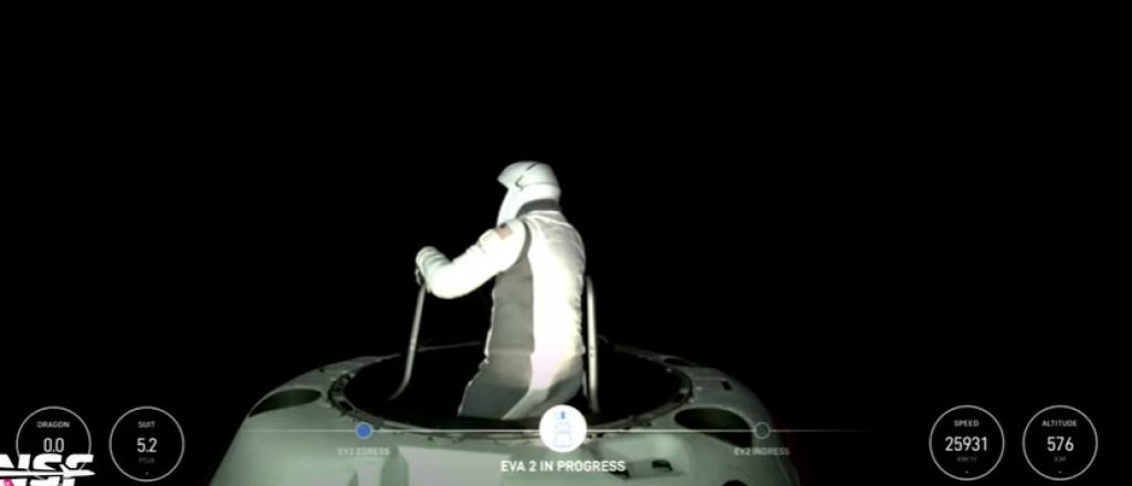 SpaceX realiz&oacute; la primera caminata espacial de turistas