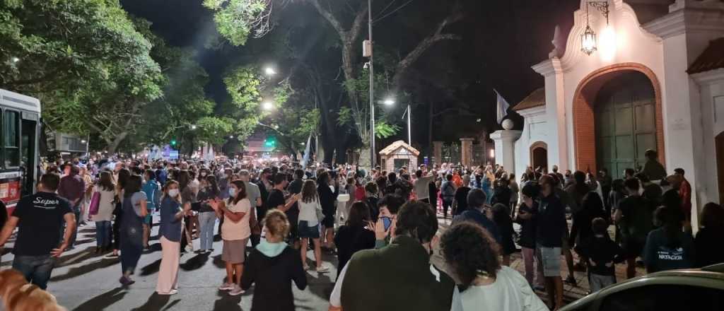 Jubilados protestaron en Olivos mientras Milei come asado con los "87 h&eacute;roes"
