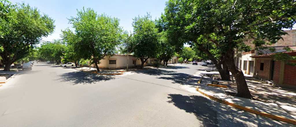 Lo bajaron de la moto a punta de pistola y se la robaron, en Guaymall&eacute;n