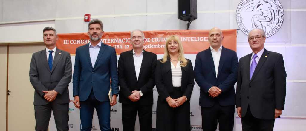 Ulpiano Suarez particip&oacute; del III Congreso de Ciudades Inteligentes 