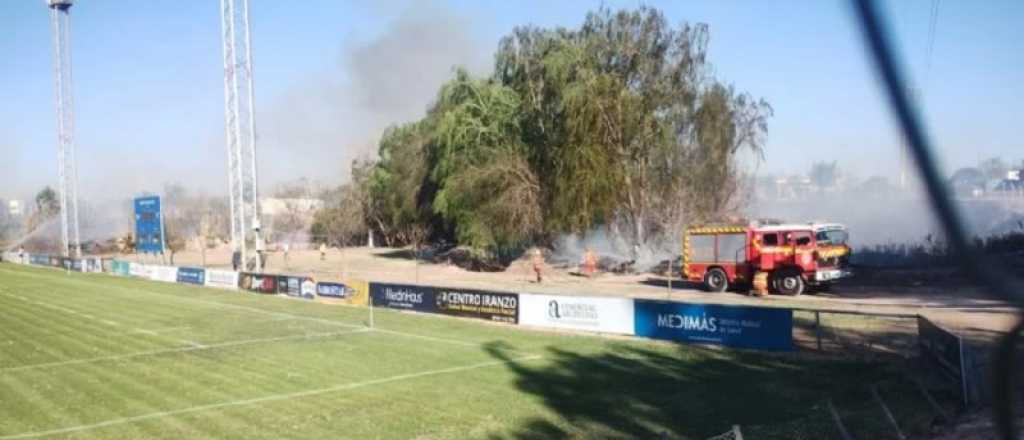 El Zonda reactiv&oacute; un incendio en Guaymall&eacute;n