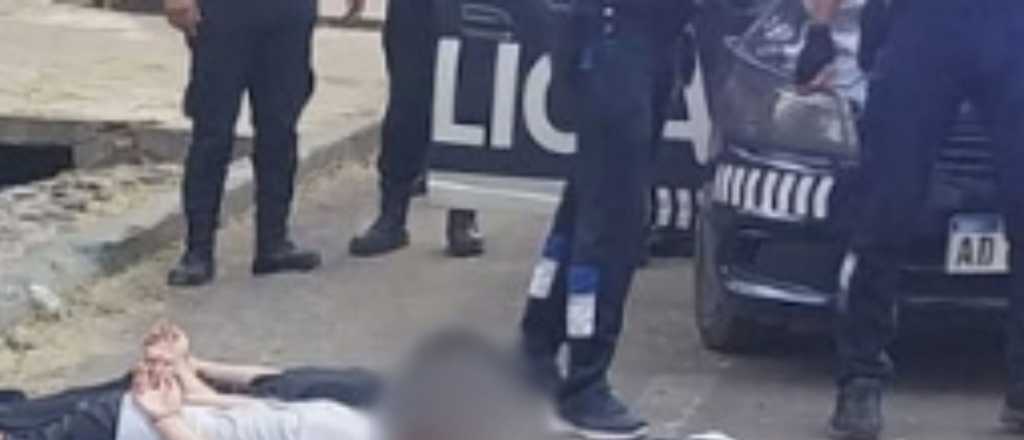 Dos chicos detenidos en la Plaza Independencia con la r&eacute;plica de un arma