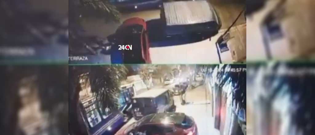 Video: un colectivero justiciero evit&oacute; que le robaran el auto a una mujer