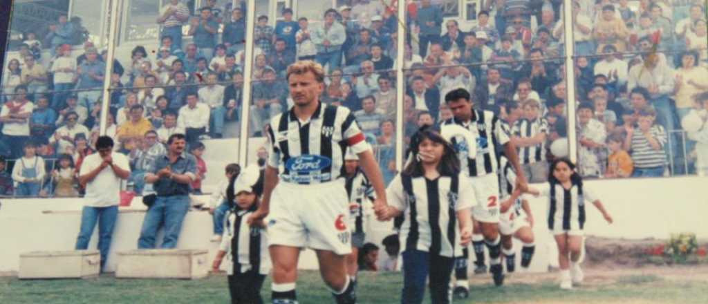 As&iacute; subsiste un club que tuvo un estadio modelo y "rasgu&ntilde;&oacute;" el Nacional B