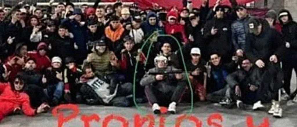 Con armas de guerra, barras de Hurac&aacute;n tomaron un club y robaron la recaudaci&oacute;n