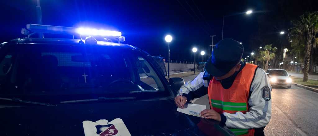 Manejaba borracha y terminó en la vereda en la Quinta Sección