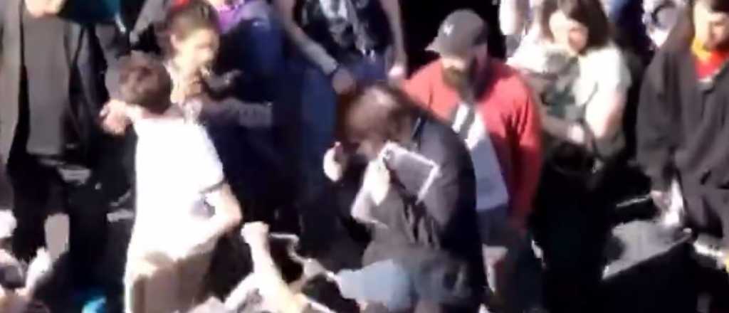 Videos: agresi&oacute;n a un periodista libertario afuera del Congreso