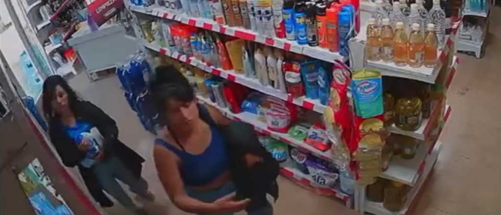 Video: as&iacute; roban dos mecheras en un autoservicio de San Rafael