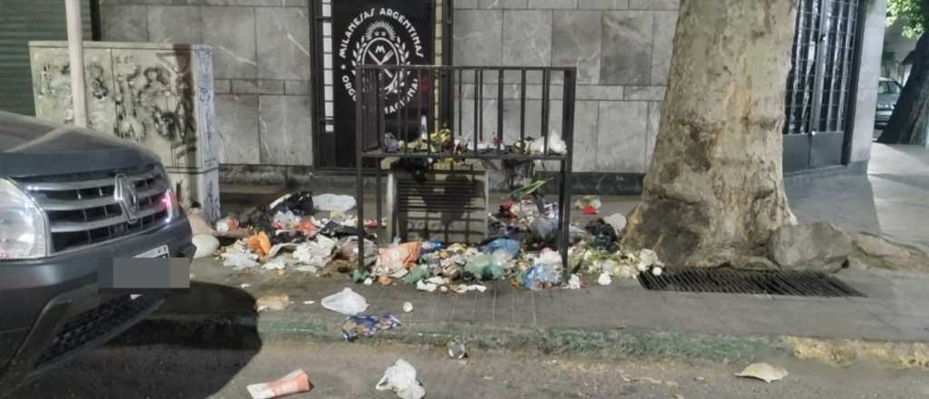 Basura en el microcentro de Mendoza: un problema que crece cada d&iacute;a