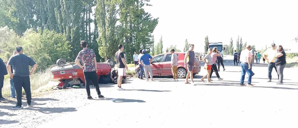 Fuerte choque y vuelco en General Alvear dej&oacute; tres heridos