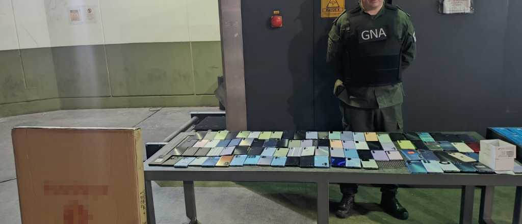 Detuvieron en Uspallata a un cami&oacute;n que llevaba mercader&iacute;a de contrabando