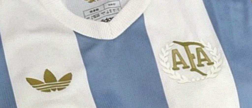 Se filtr&oacute; la nueva camiseta retro de Argentina y es una locura