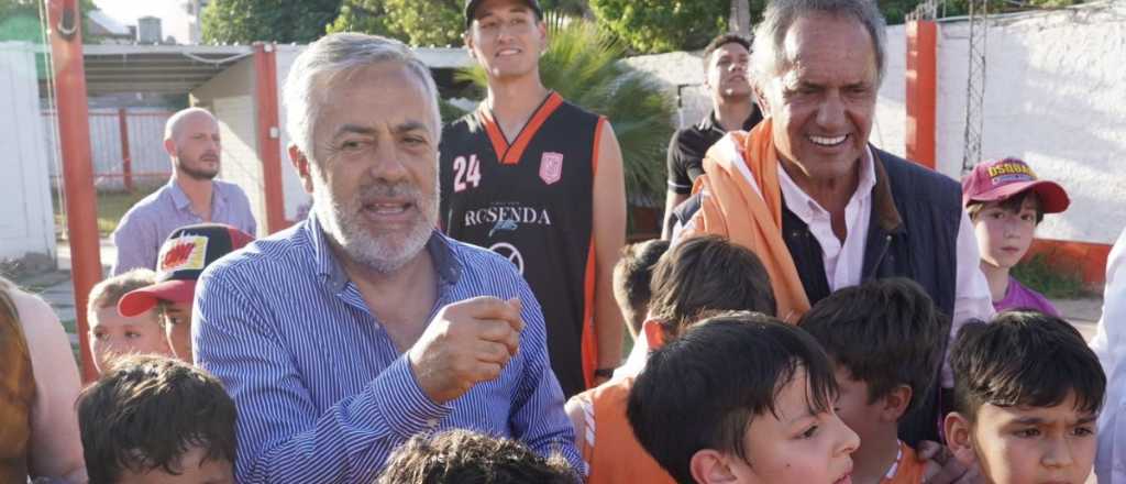 Scioli pas&oacute; por Mendoza y se mostr&oacute; a favor que clubes de barrio sean SAD