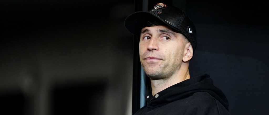 El DT de Aston Villa dej&oacute; al Dibu Mart&iacute;nez afuera y le sali&oacute; p&eacute;simo