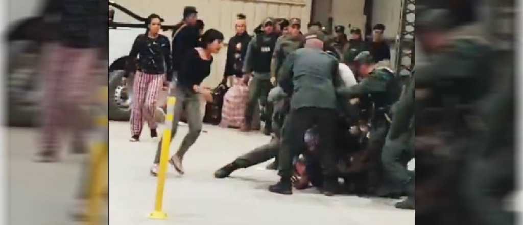 Horcones: compradores se pelearon por el decomiso de mercader&iacute;a en la aduana