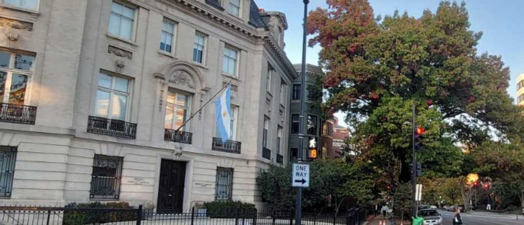 La embajada argentina qued&oacute; "cercada" por la campa&ntilde;a de Harris