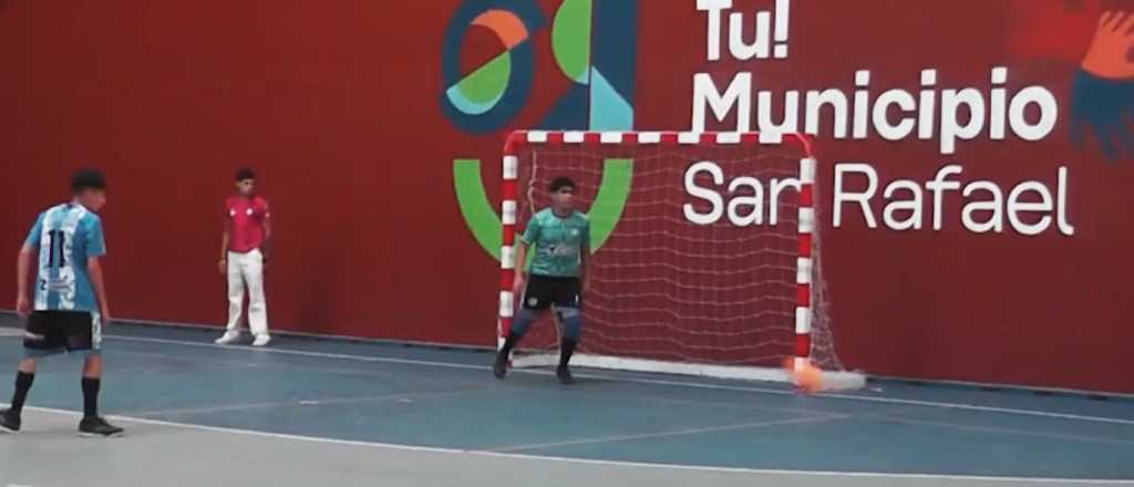 Un padre golpe&oacute; a un &aacute;rbitro en un partido de futsal mendocino