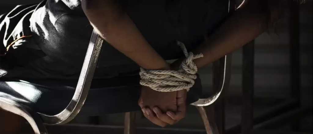 Una banda golpe&oacute; y maniat&oacute; a una familia durante un asalto en Rivadavia