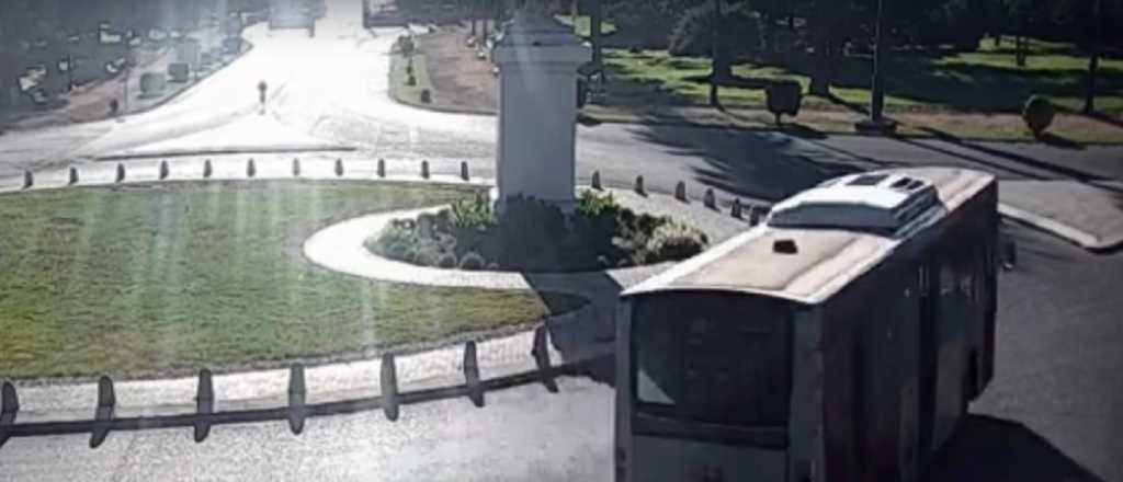 Video: as&iacute; fue el terrible accidente del micro en el Parque San Mart&iacute;n
