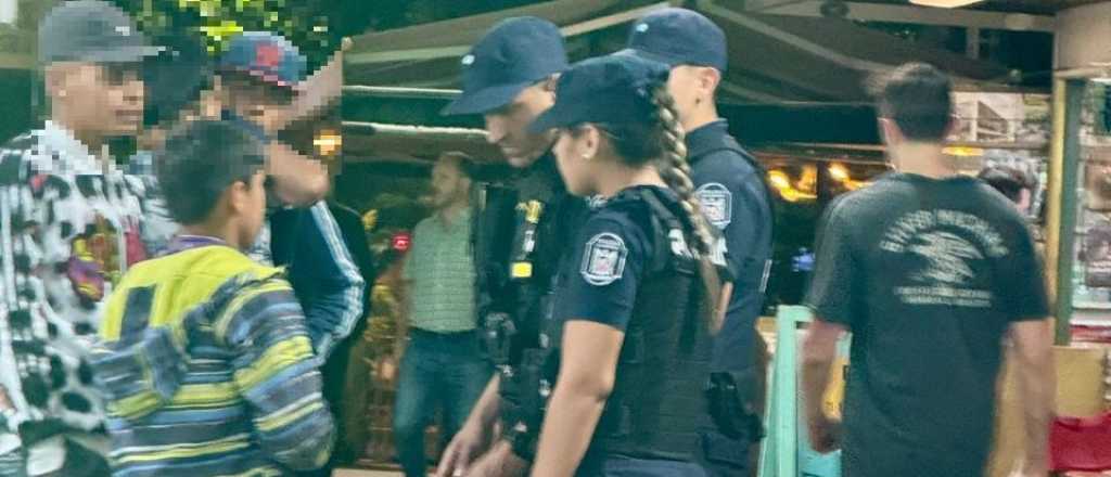 Gastron&oacute;micos de calle Sarmiento denuncian que menores atacan a turistas