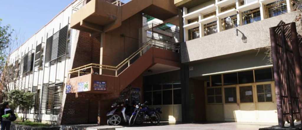 Ladrones aprovecharon la "Far&aacute;ndula Estudiantil" y robaron una escuela