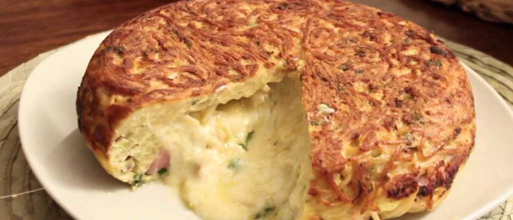 &iquest;Te sobraron fideos?: 4 sencillos pasos para convertirlos en una tortilla