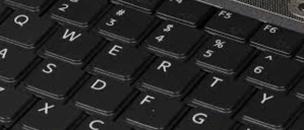 La curiosa historia del teclado QWERTY: ¿por qué esta diseñado así?