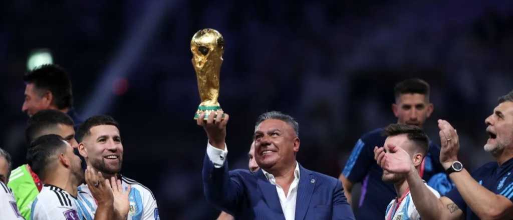 "Se cree que es Superman": un campe&oacute;n del mundo destroz&oacute; a Chiqui Tapia