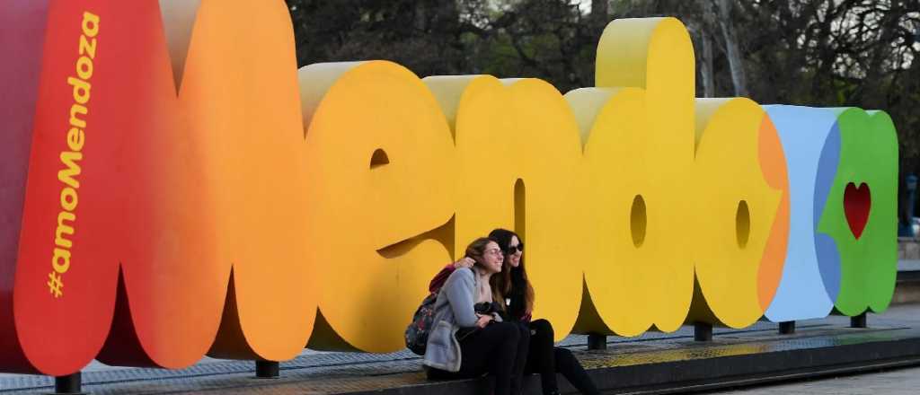 El Indec "refut&oacute;" a Emetur y estall&oacute; la pol&eacute;mica: "Datos vs. relato"