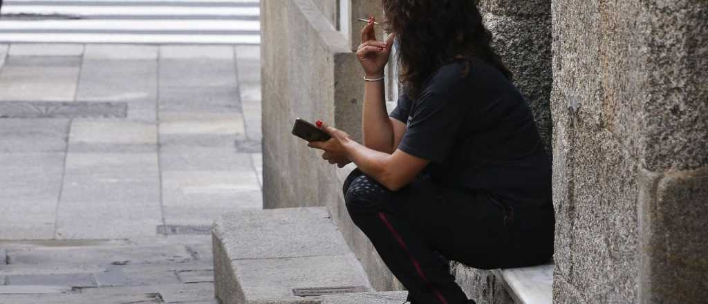 Un departamento proh&iacute;be tirar colillas de cigarillos en la v&iacute;a p&uacute;blica