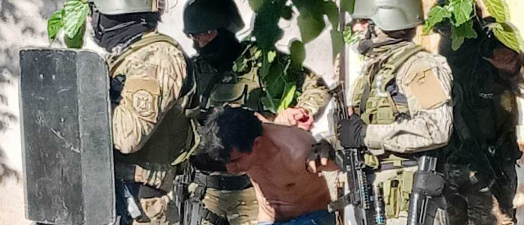 Un ex convicto se atrincher&oacute; en Las Heras tras agredir a su pareja