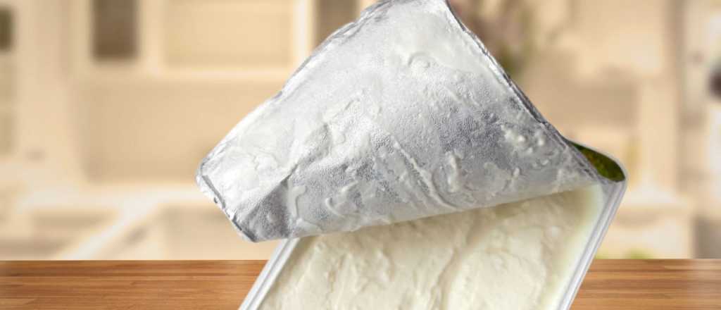 Al abrir un envase ¿se debe quitar o dejar la tapa de aluminio?