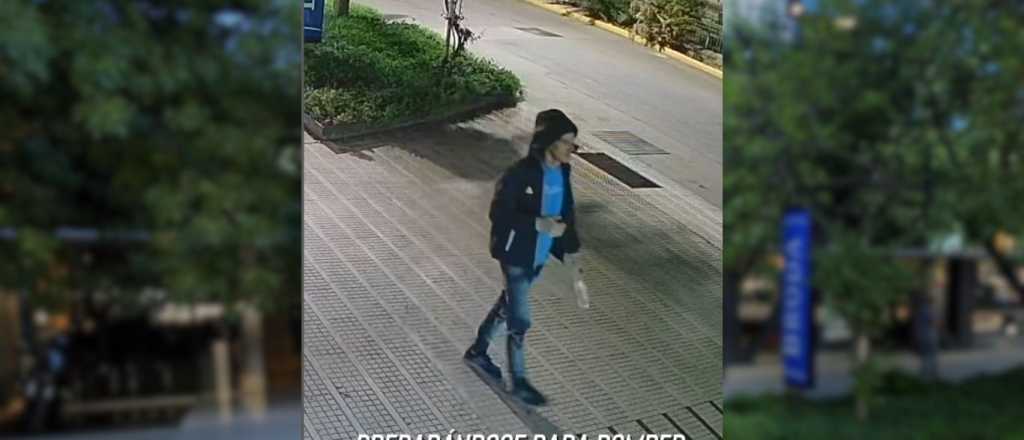 Video: rompi&oacute; una vidriera del Centro y rob&oacute; casi $10 millones en instrumentos