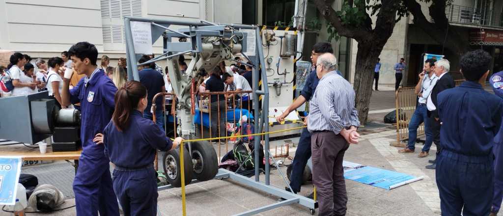 D&iacute;a de la Educaci&oacute;n T&eacute;cnica: alumnos expusieron en la Legislatura