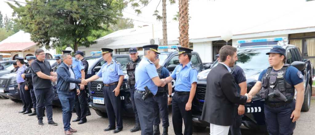 Presentaron nuevas camionetas de la Polic&iacute;a para el este mendocino
