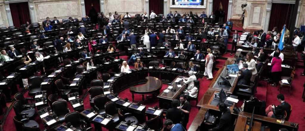 Suspendieron a empleados del Senado por mirar una pel&iacute;cula en el trabajo