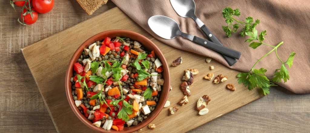 Ensalada de lentejas: 3 recetas refrescantes para los d&iacute;as de calor