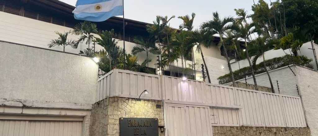 Los refugiados lograron salir de la embajada argentina en Venezuela