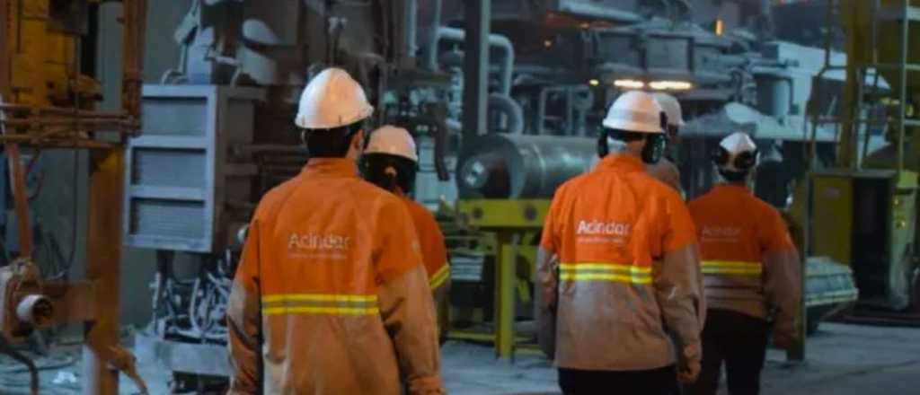 Industriales vs. gobierno: Acindar frena la producci&oacute;n  y suspende a trabajadores 