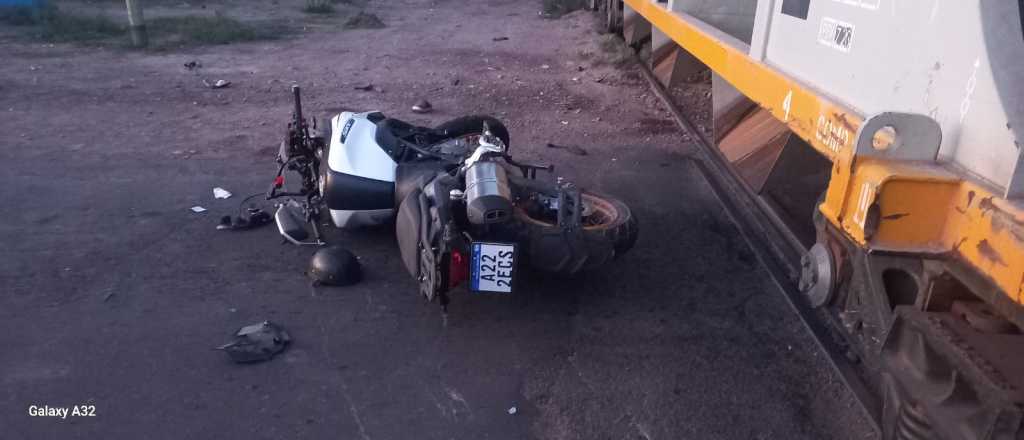 Un motociclista falleci&oacute; tras chocar contra un tren en Maip&uacute;