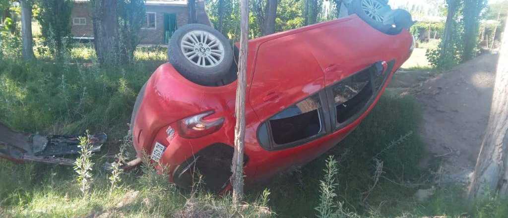 General Alvear: una mujer perdi&oacute; el control del auto y volc&oacute;